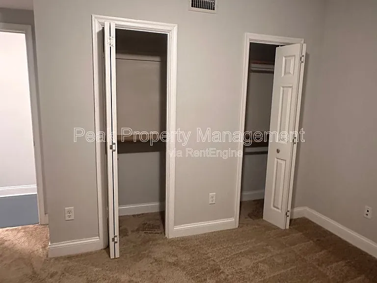220 E Marshall St #B — Photo 13