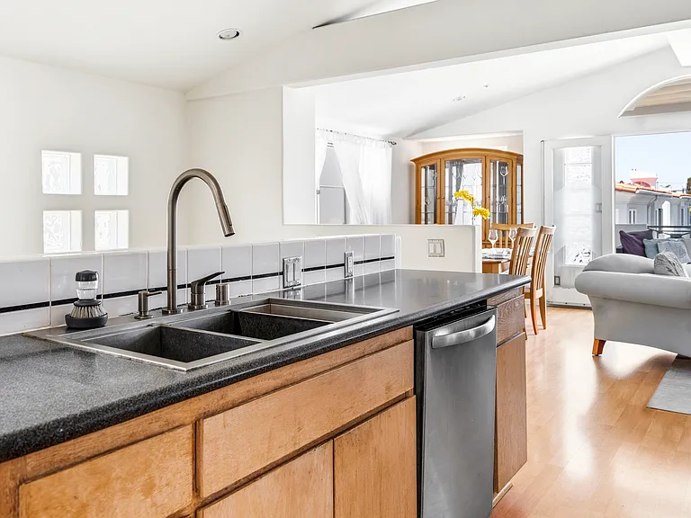 440 Marine Pl — Photo 12
