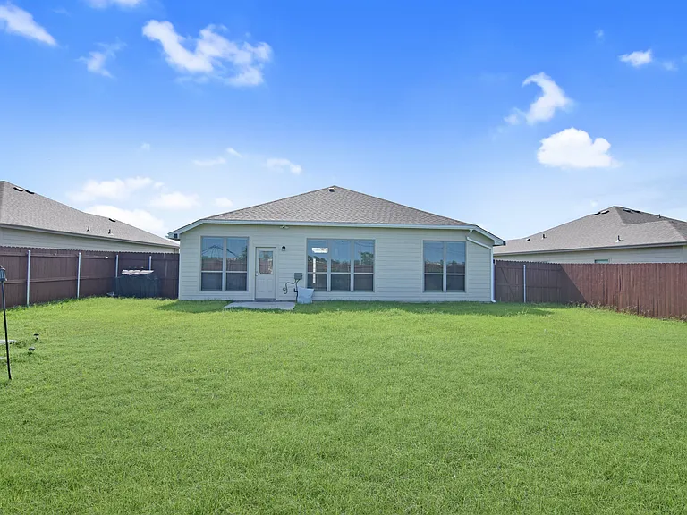 1250 Lakeway Crossing Dr — Photo 17