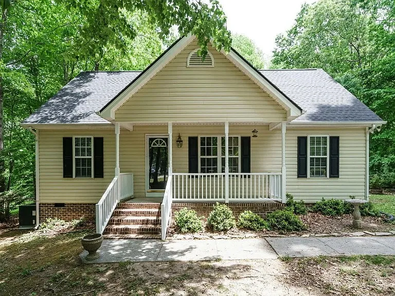260 Beaver Ridge Dr — Photo 1