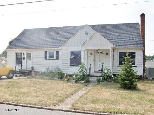 214 S Walnut St photo 1