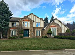 17137 Maple Hill Dr, Northville, MI