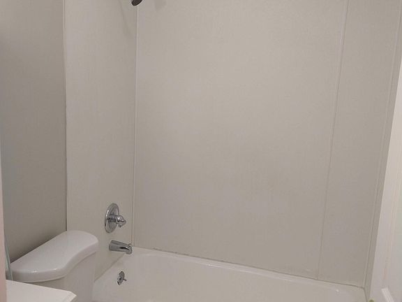 3rd image of 223 Fairfield St #2R
