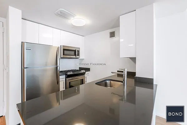 Rented by Bond New York | media 4