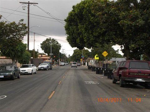 1st image of 725 W 51st St