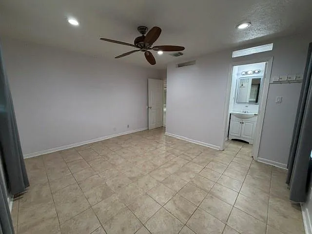 402 Dunwick Ln — Photo 16