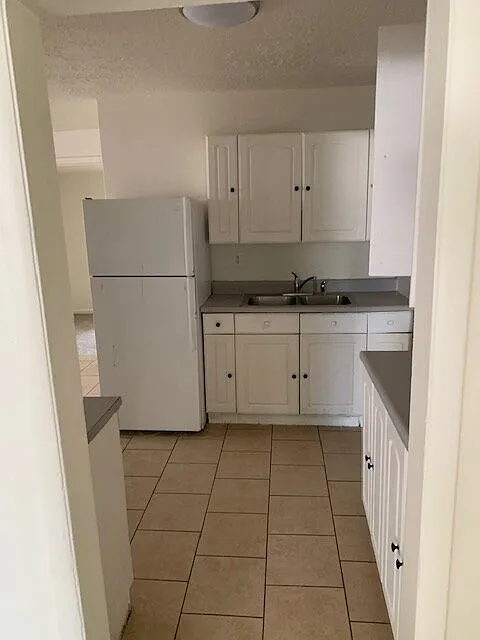 3 bed, 1.0 bath, 1056 sqft, $1,595 — Photo 3