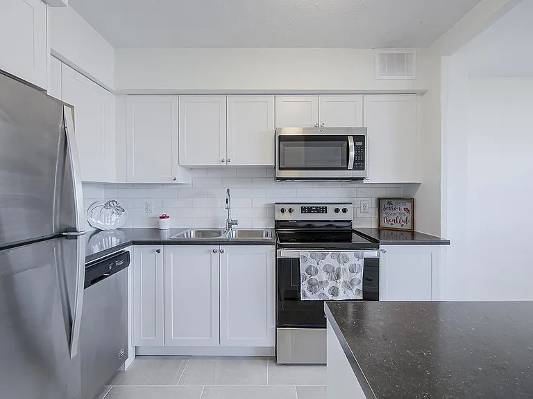 1249 N Shore Blvd E — Photo 36