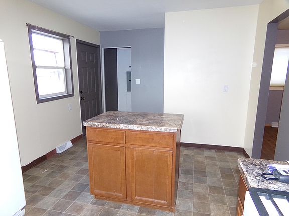 5th image of 1215 Harney Dr