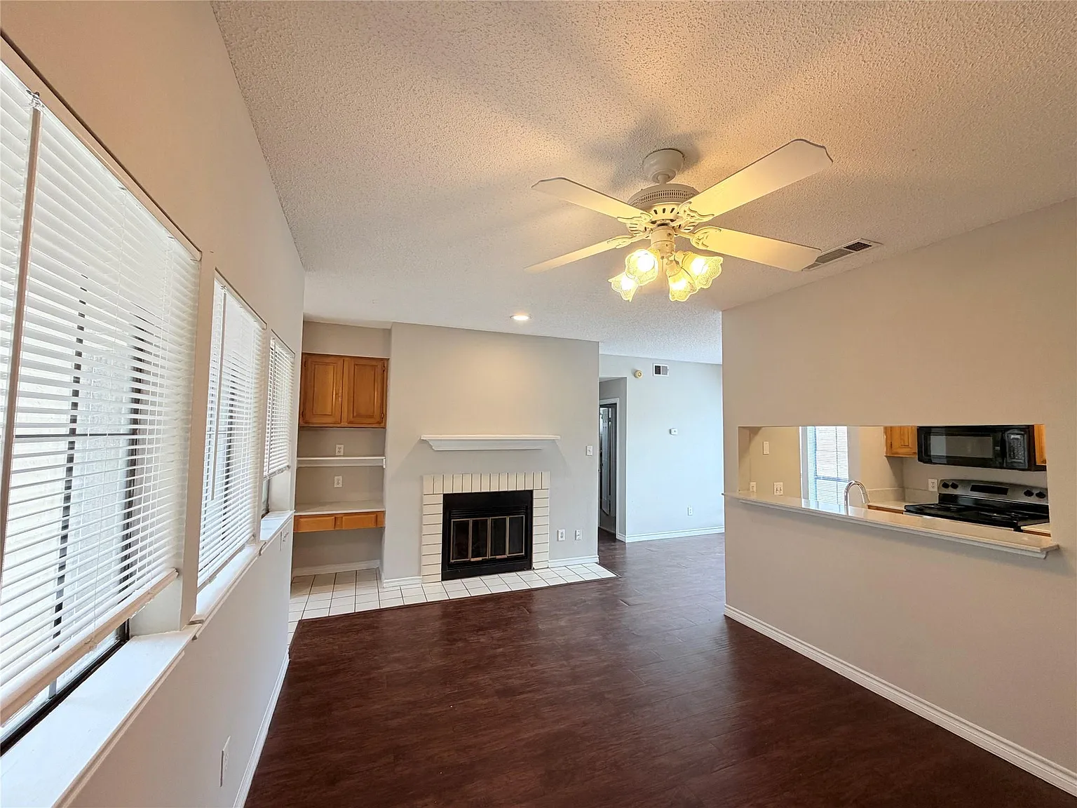 3001 Cedar St — Photo 3