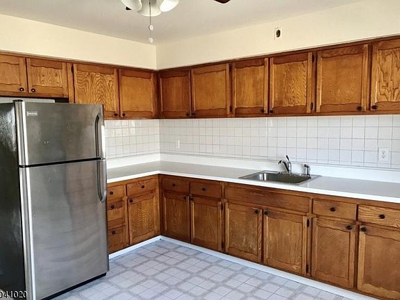 3rd image of 69-71 Magnolia St Unit 6