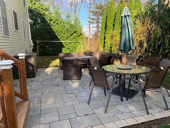 4th image of 34 Tri Pond Ct