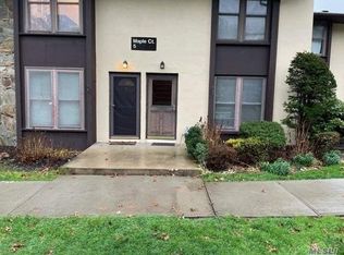 8 Maple Ct, Selden, NY 11784