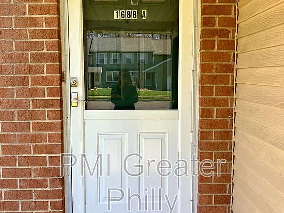 4th image of 1688 Bluebird Dr APT A