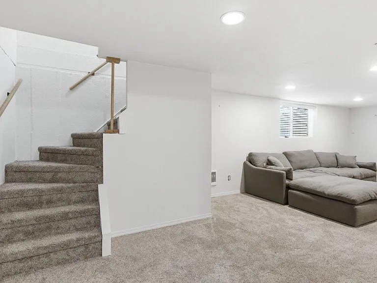 1017 E 40th Ave — Photo 5