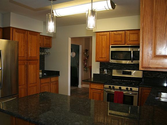3rd image of 2496 Redwood Dr