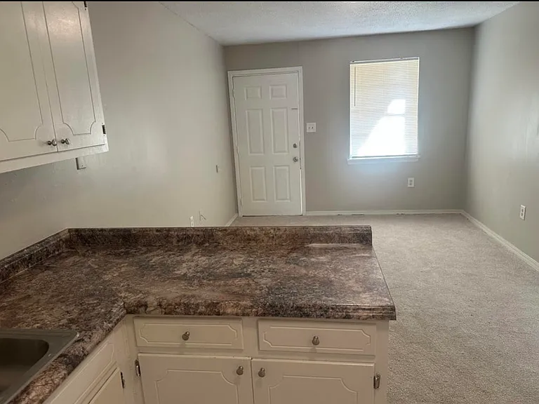 99 Lexington Dr #7 — Photo 2
