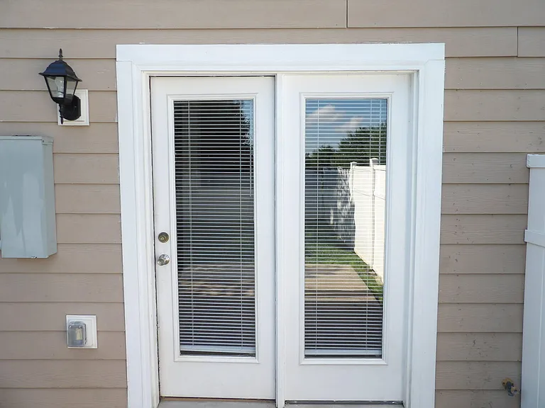 108 Charleston Ct — Photo 35