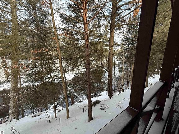 3rd image of 6051 N Manistee River Rd