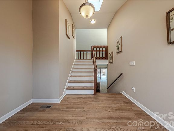 2nd image of 116 Canterbury Ln