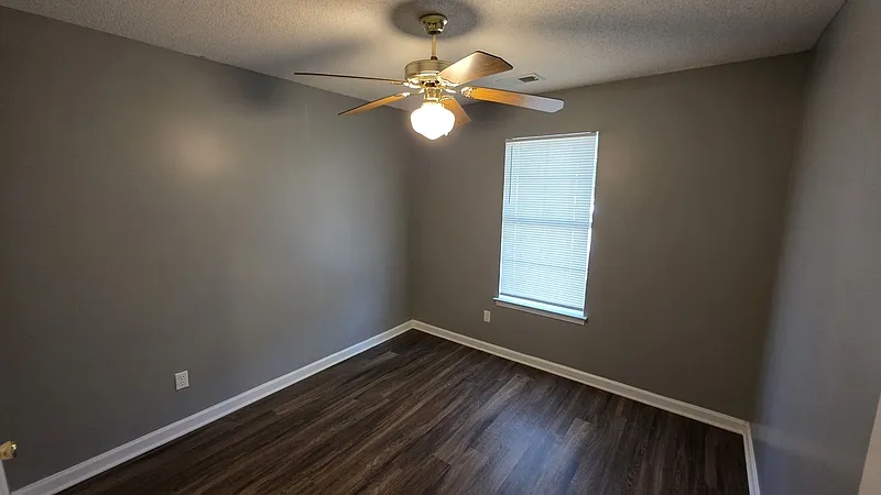 3 bed, 2.0 bath, 1450 sqft, $1,595 — Photo 3