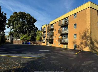 2035 University Ave W #406, Windsor, ON N9B 1E1