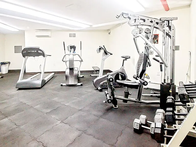1030 Jackson Ave #6C — Photo 11