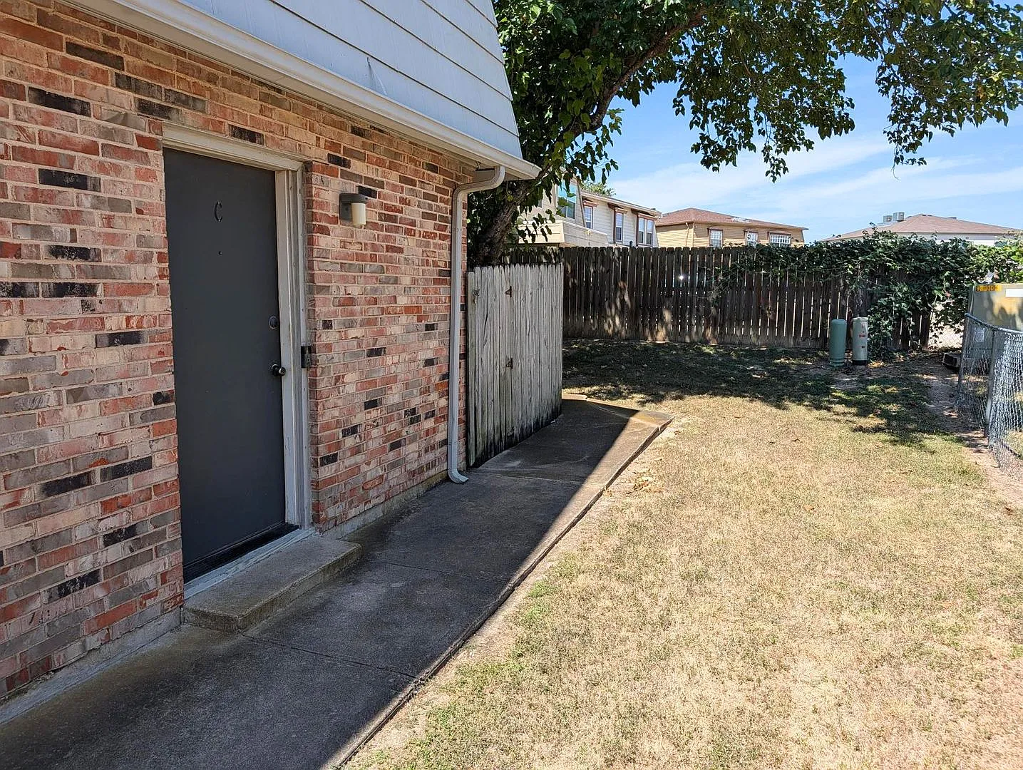 1303 Wales — Photo 1