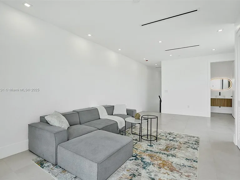 1825 NE 26th Ave — Photo 60
