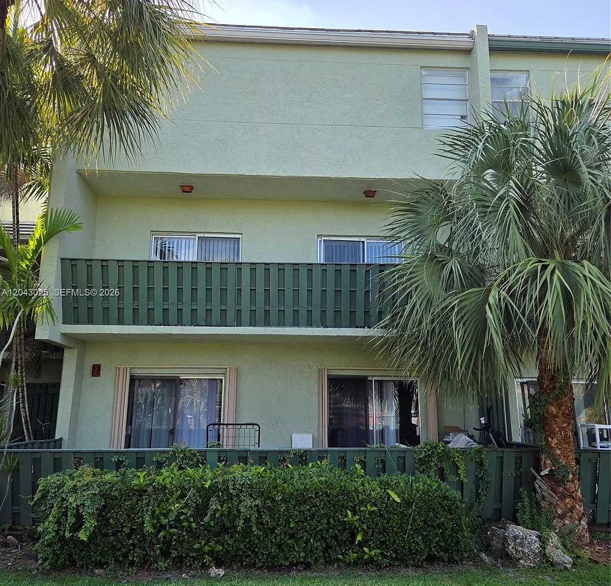 Sun And Lake Condo — Photo 1