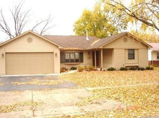 550 Walnut Ln, Elk Grove Village, IL 60007