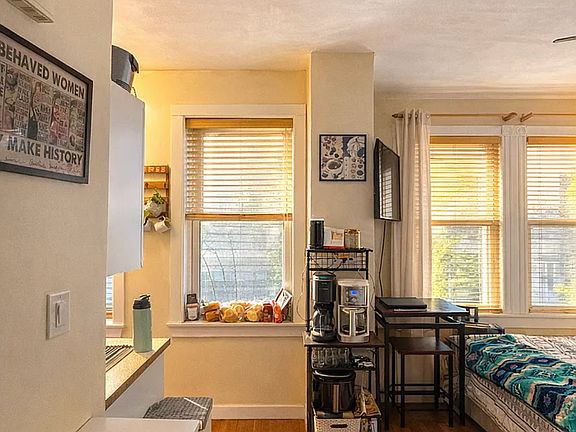 2nd image of 108 Myrtle St APT 4