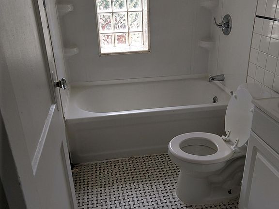 2nd image of 929 Central Ave APT 4