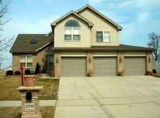 2098 Camelot Ln, Lynwood, IL 60411