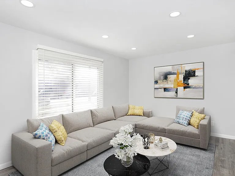 127 E Hazelhurst St #127 — Photo 4