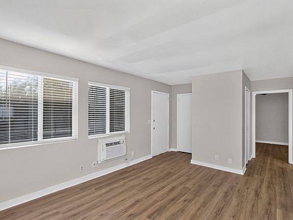 2nd image of 550 Harding Pl #103