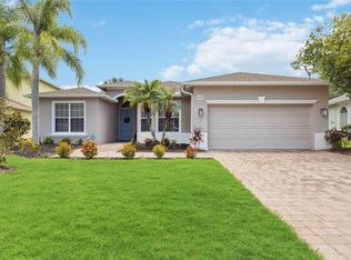 6607 37th St E, Sarasota, FL 34243
