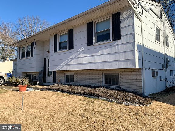 4th image of 310 Evergreen Blvd