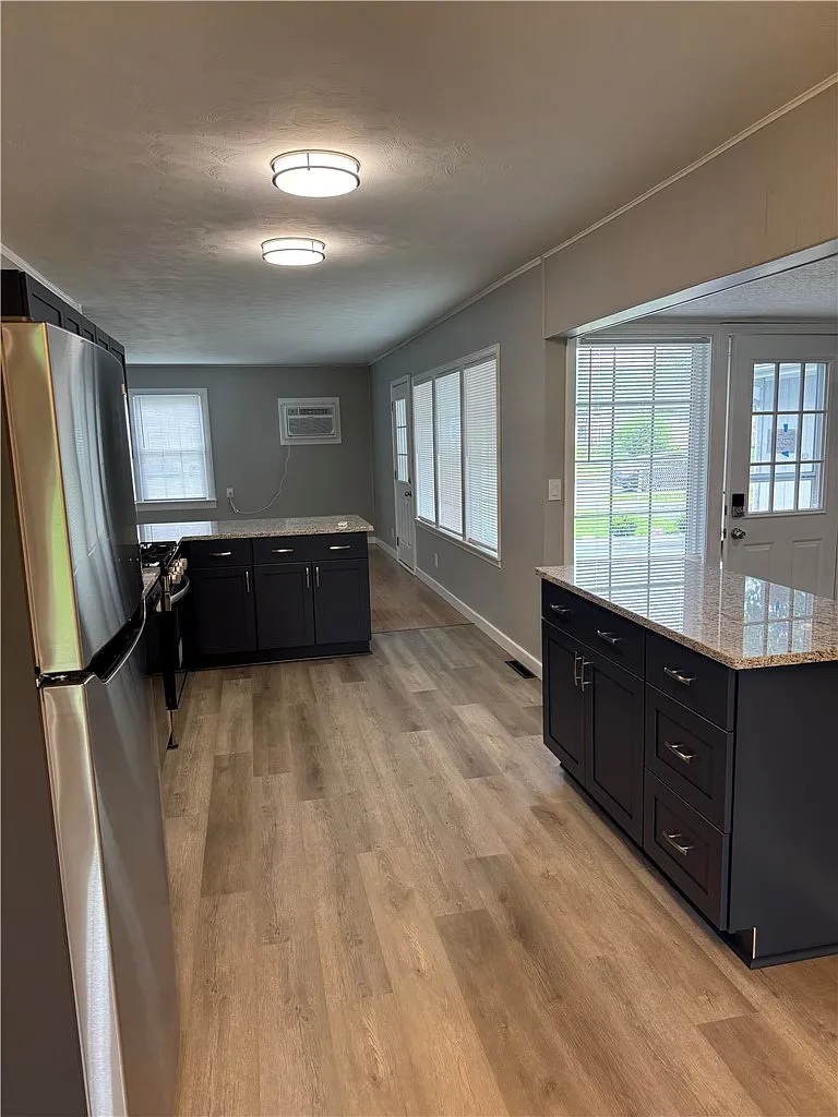 3 bed, 1.5 bath, 1196 sqft, $1,750 — Photo 3