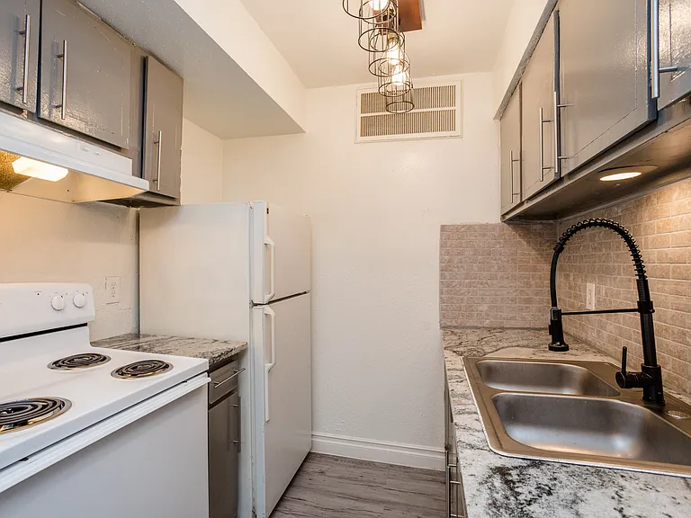 Camino Del Sol Apartments — Photo 39