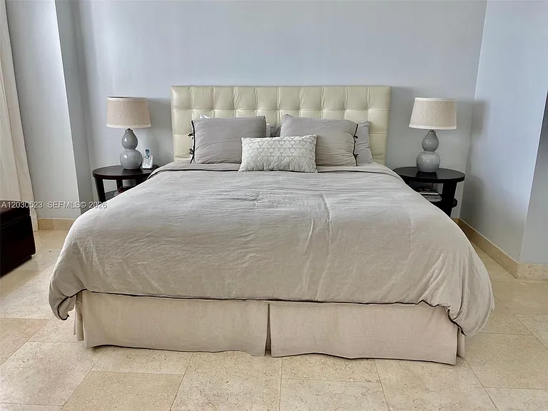 1800 N Bayshore Dr #605 — Photo 7