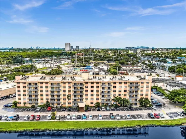 16465 NE 22nd Ave APT 408, North Miami Beach, FL 33160