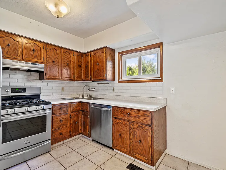 4121 Woodland Ave — Photo 10