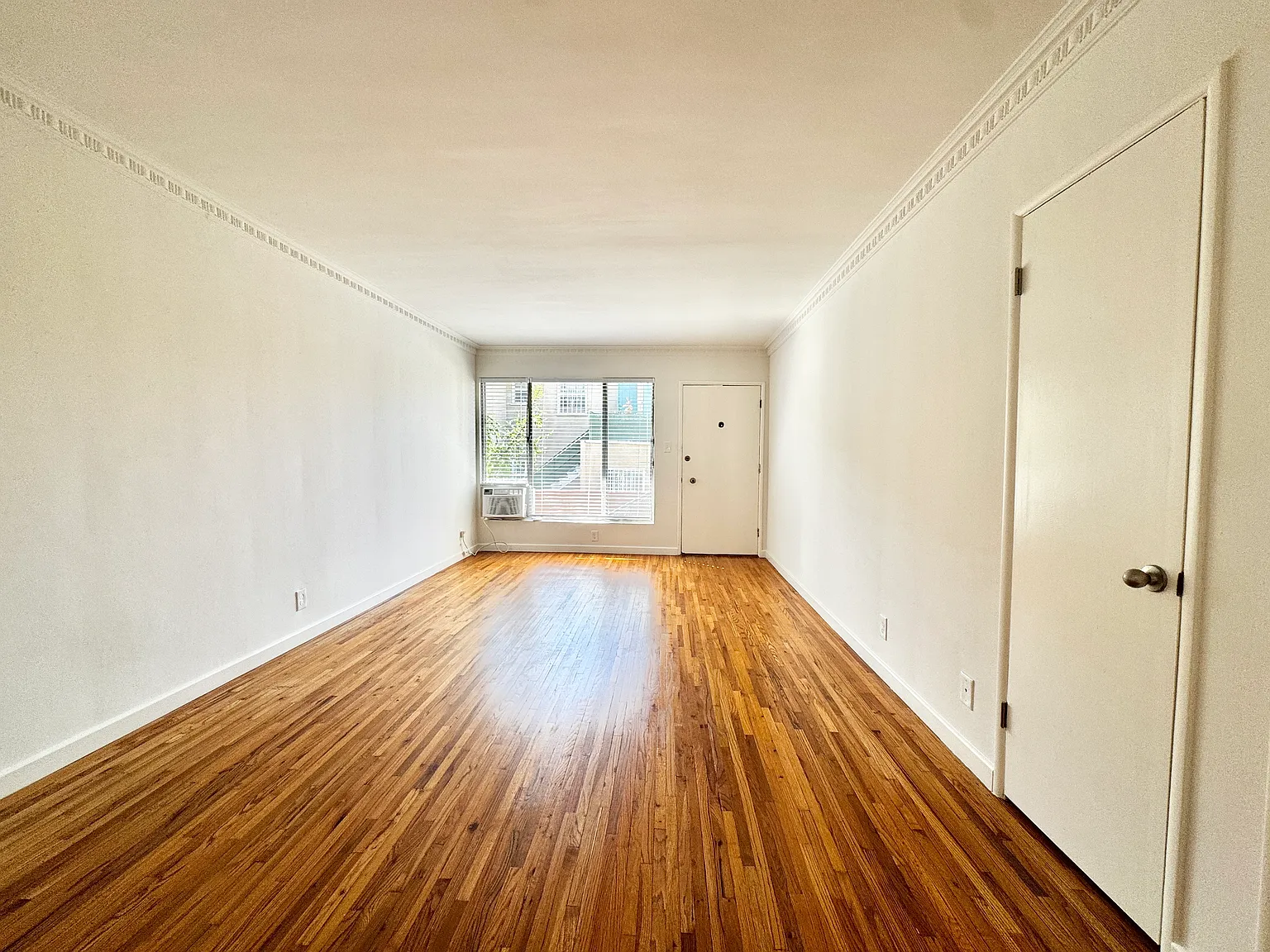 1 bed, 500 sqft, $1,750 — Photo 2