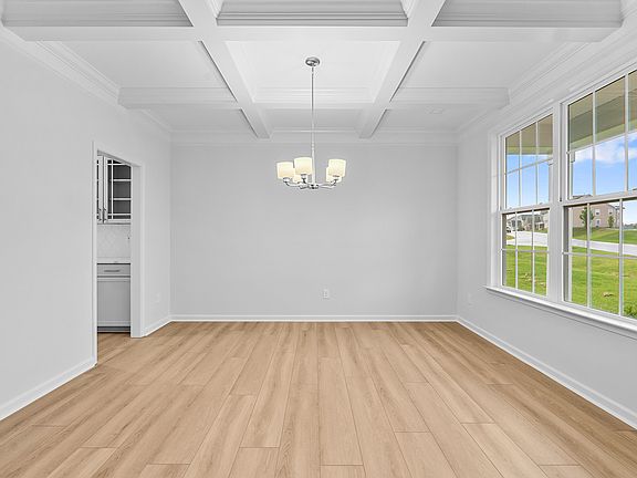 5th image of 700 Fairmile Dr