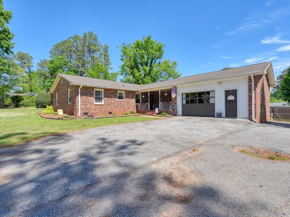 610 Spencer Cir, Spartanburg, SC 29307