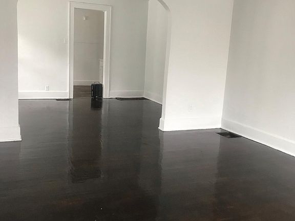 3rd image of 431 Harvard Pl