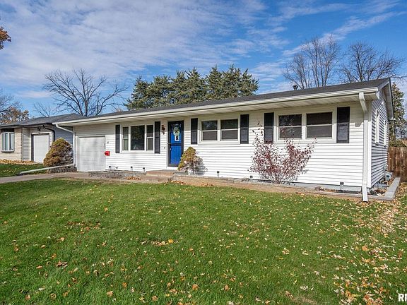 3rd image of 60 Parklane Cir