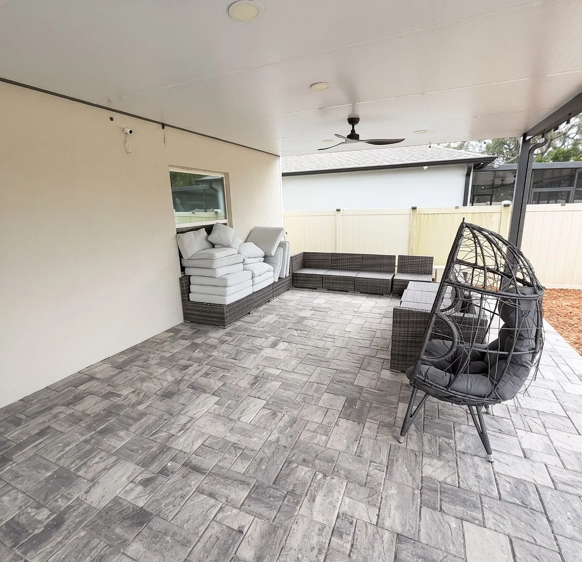 5 bed, 2328 sqft, $3,200 — Photo 4