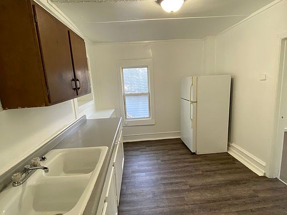 3rd image of 913 Walker St Unit 3